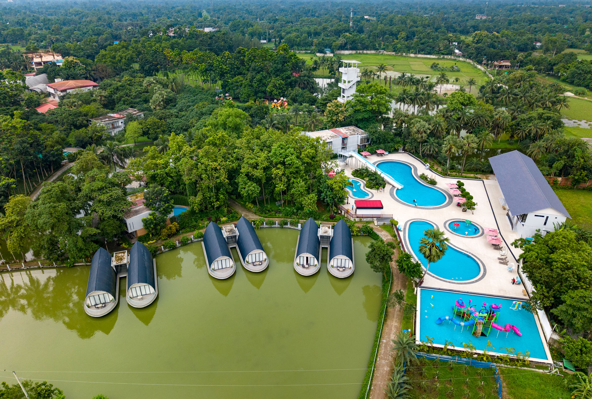Swimming pool at Dream Square Resort