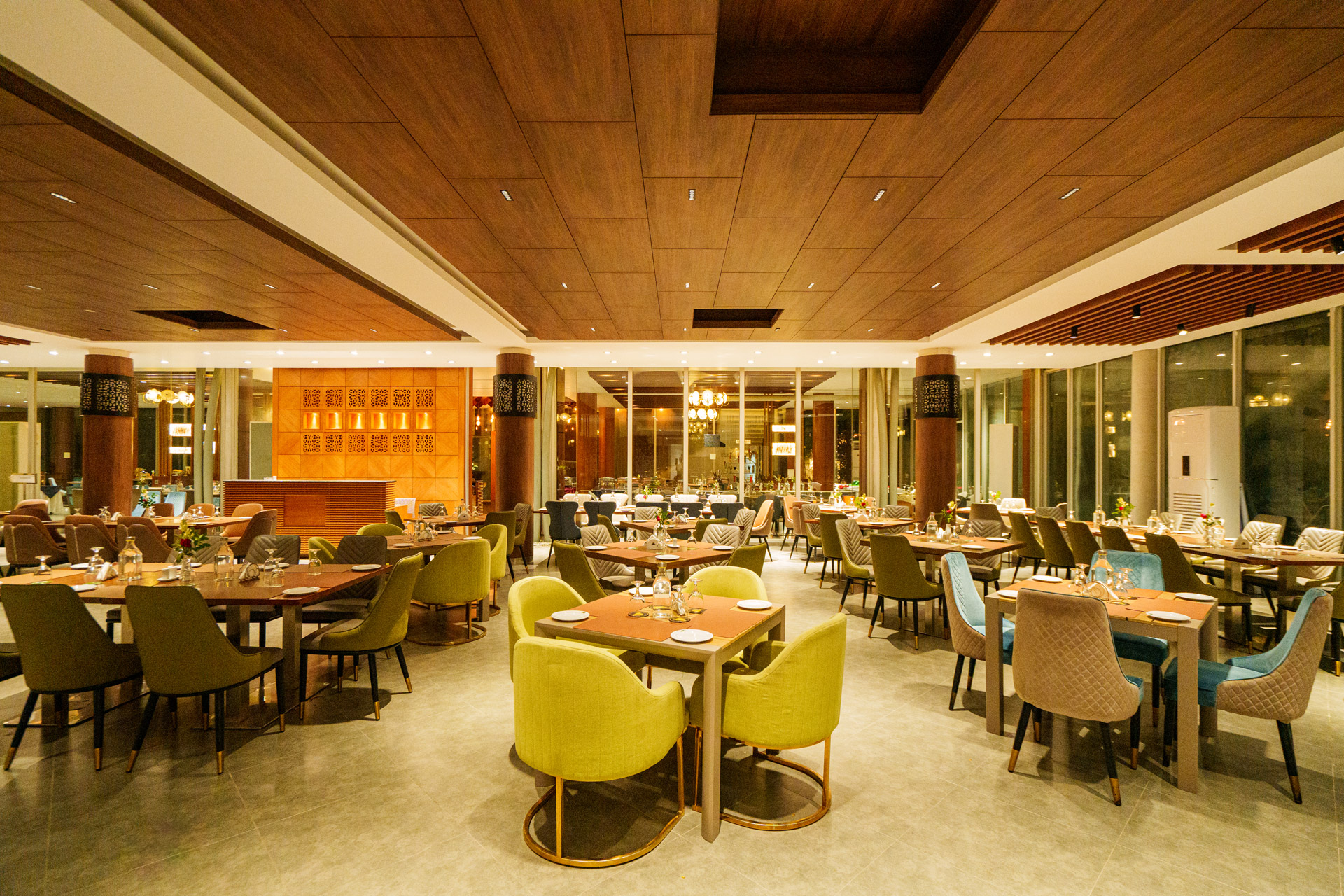 Dining at Dream Square Resort