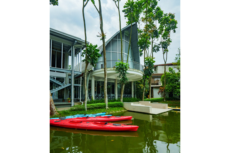 Boating at Dream Square Resort