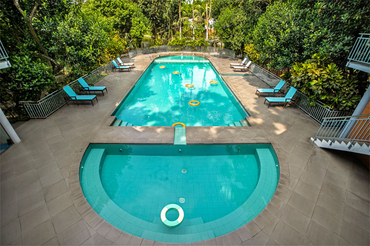 Swimming pool at Dream Square Resort